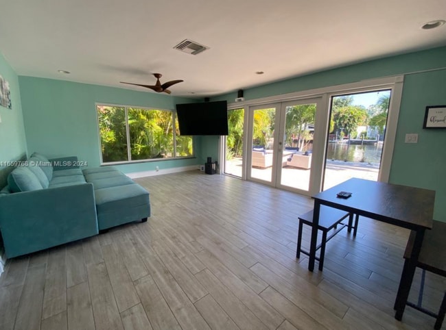 1350 NE 30th St Unidad 0