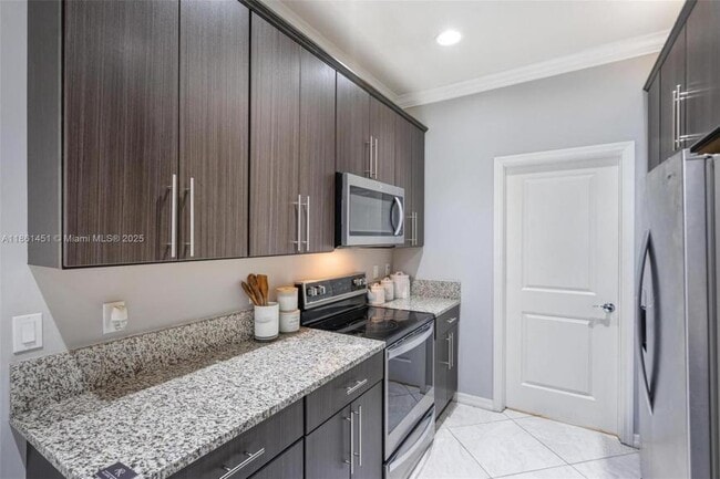 Building Photo - 3 bedroom in Hollywood FL 33021 Rental
