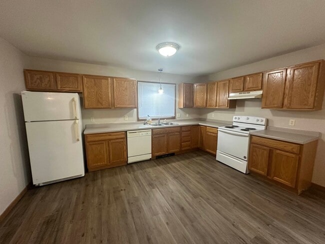 Building Photo - 3304-3306 Fenwick Avenue Unit 3304 Fenwick Avenue Rental