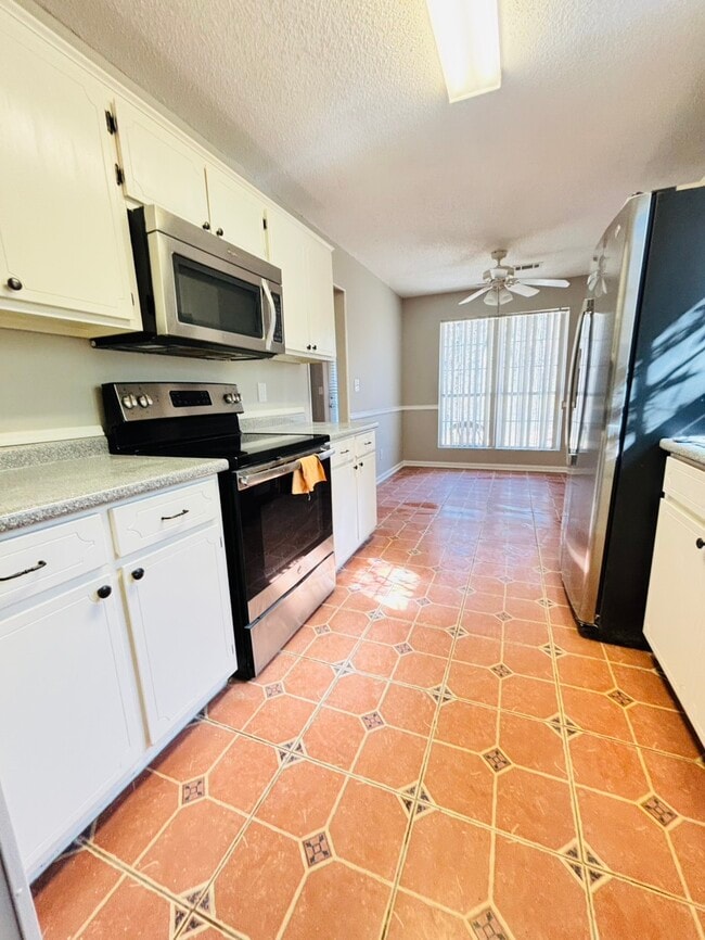 Photo - 180 Saint James Pl