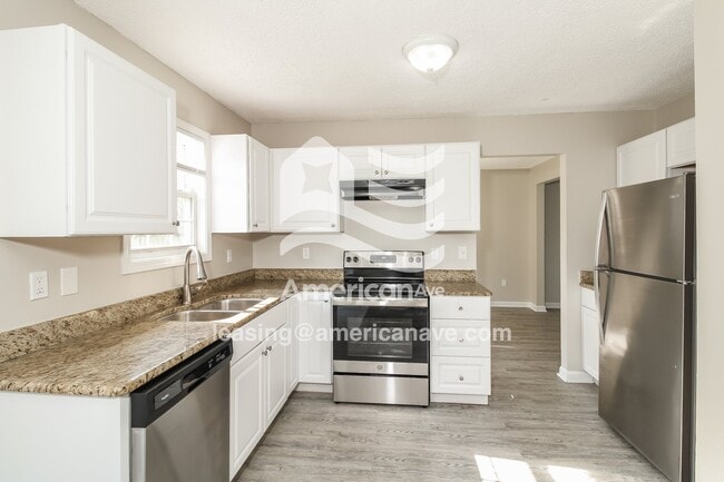 Photo - 402 Castle Ridge Dr