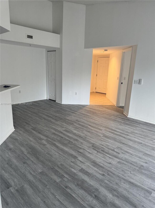 Photo - 2131 SE 10th Ave Unidad 1119