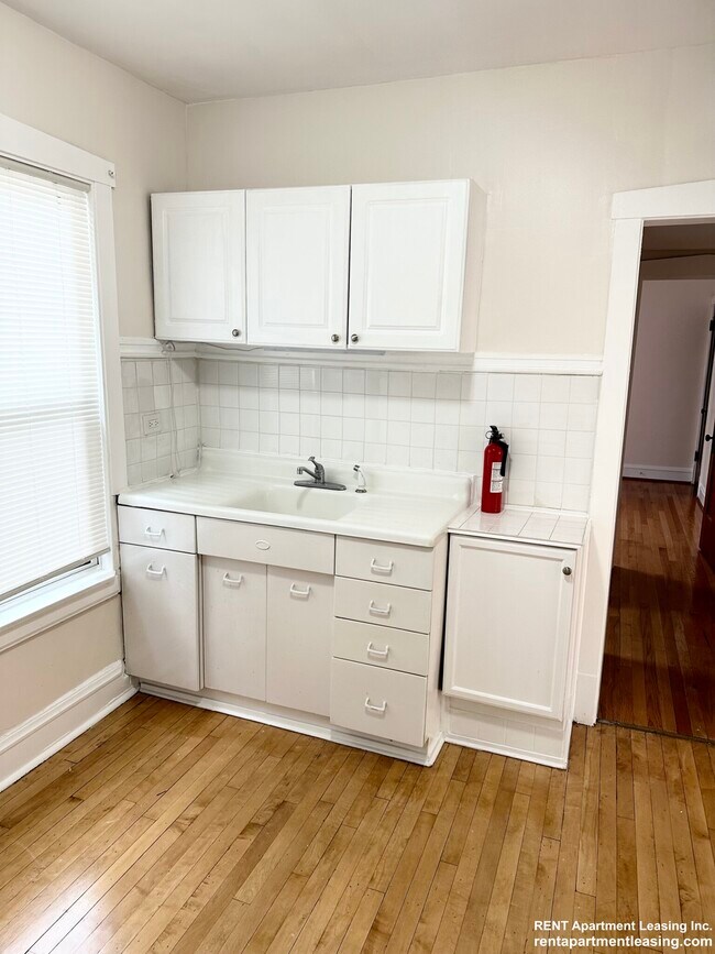 Photo - 2137 W Cornelia Ave Unit 2W