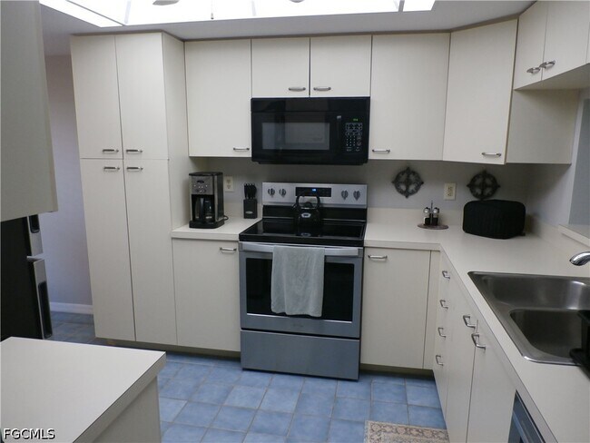 Photo - 12150 Kelly Sands Way Unidad 619