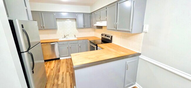 Photo - 4717 Walden Pond Dr Unit A