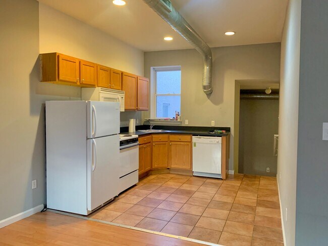 Kitchen - 1309 N 15th St Unit 2