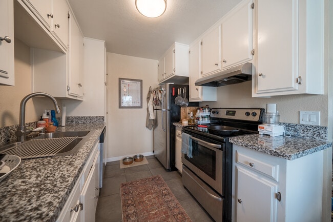 Photo - 3928 Kendall St