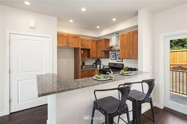 Photo - Spacious light and bright condo in Redmond near E Lake Sammamish