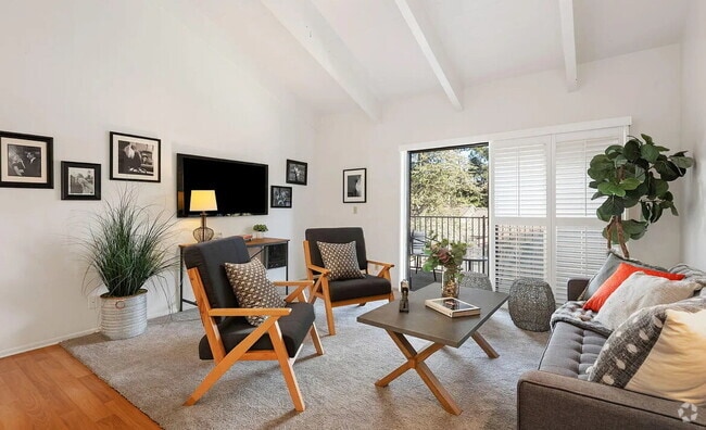 Building Photo - This sweet 1-BD, 1-BA condo is in the Sant...