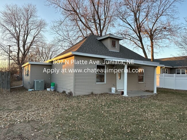 Building Photo - 2 bedroom house