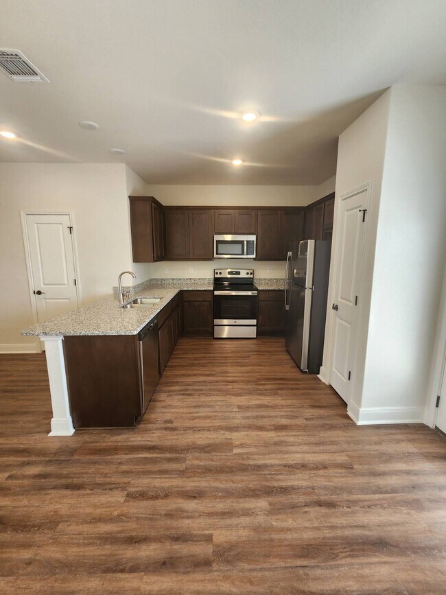 Photo - 13850 Enzo Gate