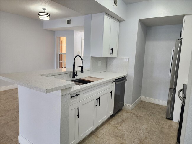 Photo - 2549 Centergate Dr