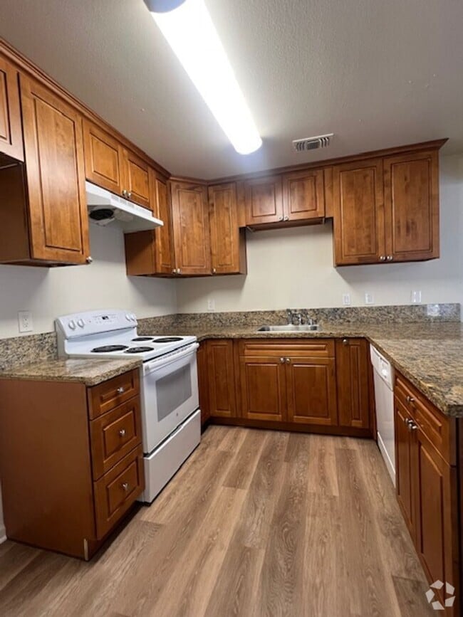 Building Photo - REMODELED 2 BED DUPLEX WITH PRIVATE YARD!! Rental