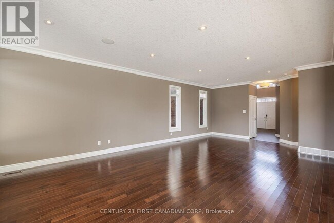 Photo - 1690 Beaverbrook Ave