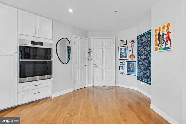 Building Photo - 100 Harborview Dr Unit 1001