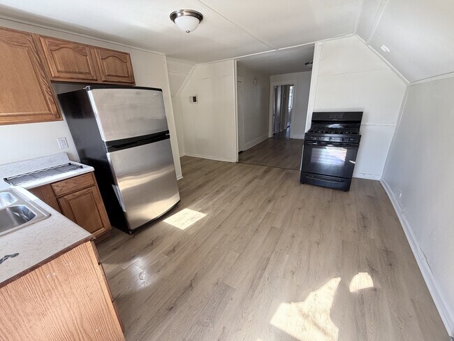 Photo - 2210 W Iowa St