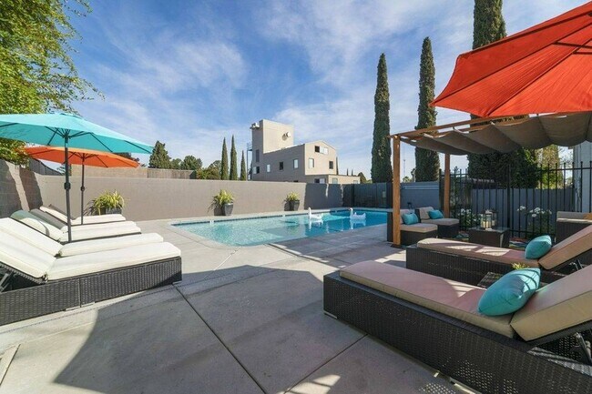 Building Photo - Elements at 1600 Rental