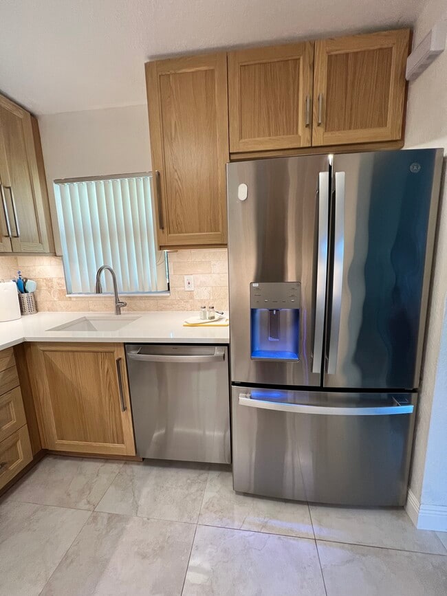 Building Photo - 3888 Coral Tree Cir Unit 3888