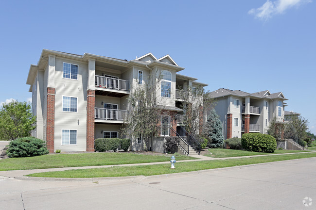 Buildings - Riverbend 3306-3500 Steamboat Way Apartments