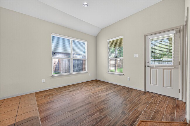 Photo - 510 Carson Ridge Dr