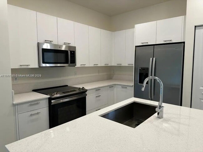 Building Photo - 8001 NW 41st St Unit 105 Rental
