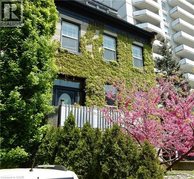 Photo - 98 Duke St