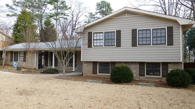 Building Photo - Hard to Find Rental Home in Heart of Dunwoody