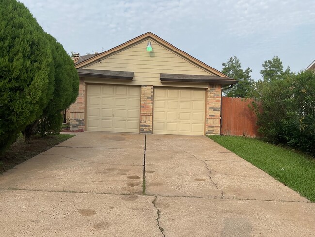 Building Photo - 15642 Scenic Haven Dr