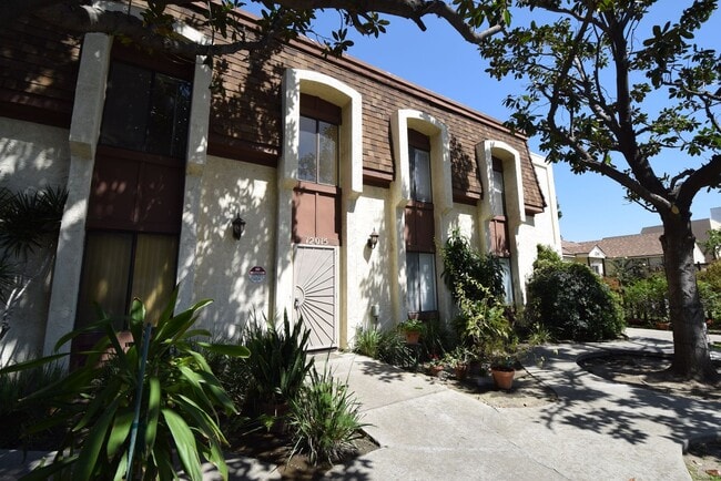 Building Photo - 12015 Burbank Blvd Unit 02