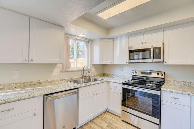 Photo - Applewood Crest Townhomes & Apartments