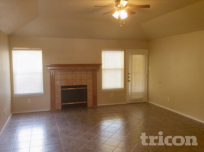 Photo - 525 Arbor Ln