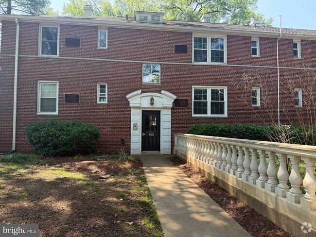 Building Photo - 100 N George Mason Dr Unit 100-3 Rental