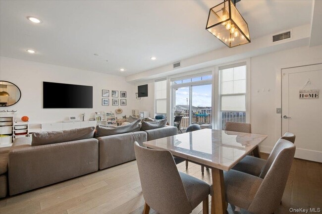 Photo - 422 Marina Pointe Dr Unit 422