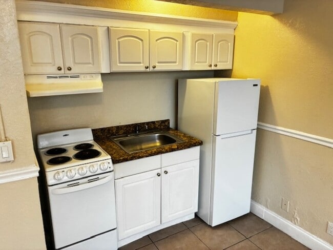 Photo - 311 W Ashley St