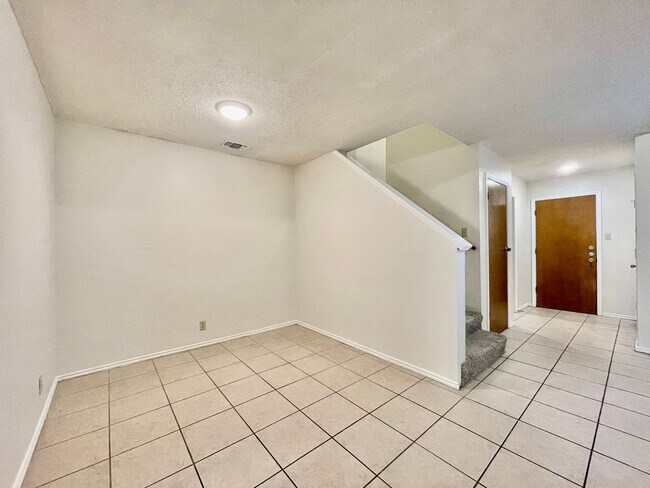 Photo - 1303 Conway Dr