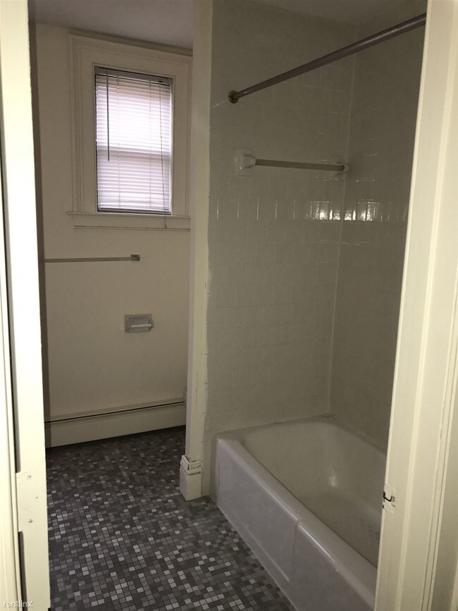 Photo - 1 br, 1 bath Apartment - 38 Congress St 101 -