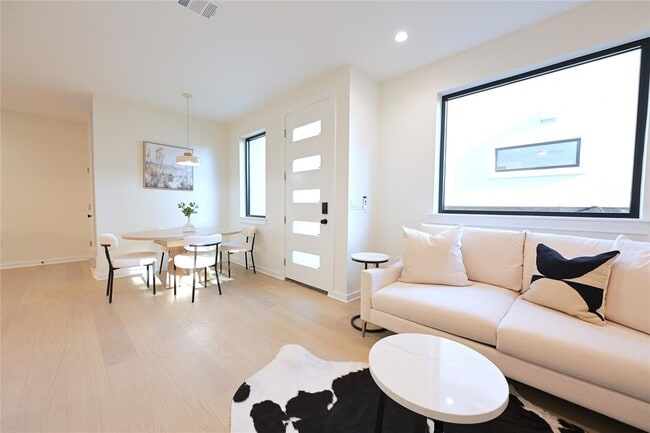 Photo - 4410 Glomar Ave