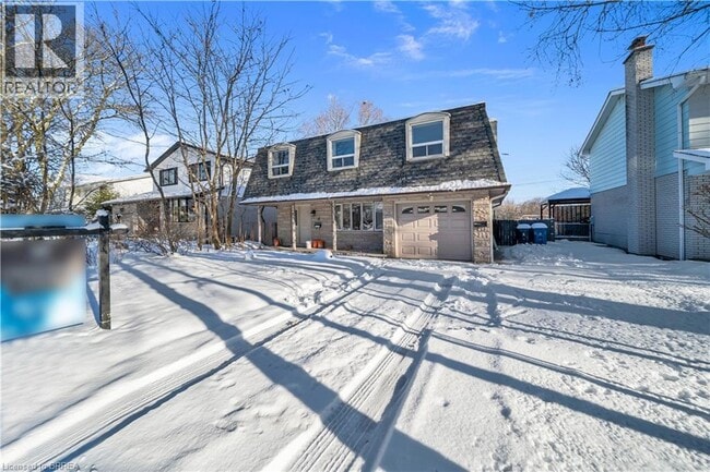 Photo - 61 Vanier Dr