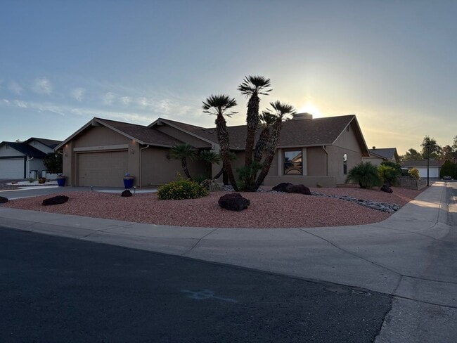 Building Photo - Lovely Updated 2bed/2bath Home in desert landscape of 45+ Active Adult Community of Leisure World...