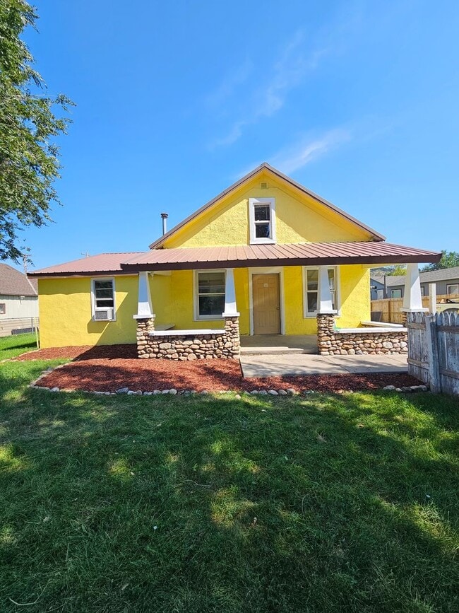 Building Photo - 2 BED | 1 BATH | HOME | CENTRALLY LOCATED ...