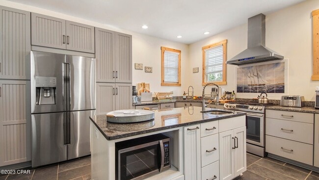 Photo - 930 Grace Ave