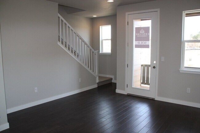 Photo - Available March 15th! "Spacious 3-Bedroom Townhouse Retreat in Aurora!" Unidad 89