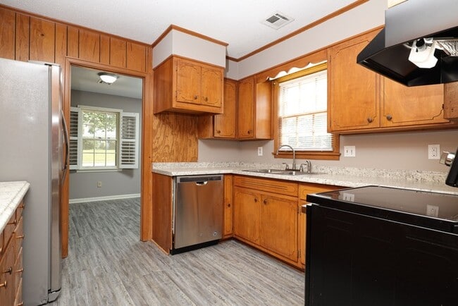 Photo - 620 Sandhurst Dr