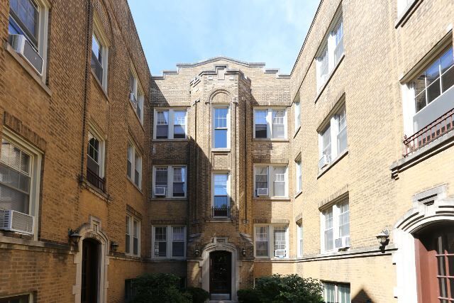 Building Photo - 2200 W Ainslie St Unit A05W