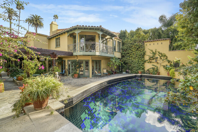 Photo - 707 N Bedford Dr House