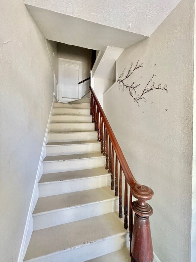 Photo - 1429 Elm St Unidad 1429 Elm - upstairs