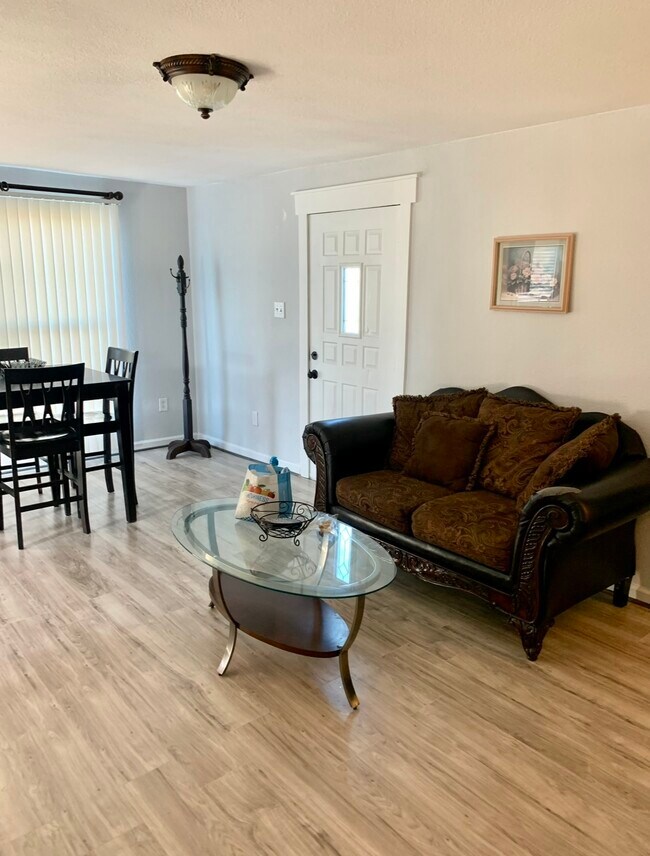 406 Tazewell St Rental For Rent in Portsmouth, VA