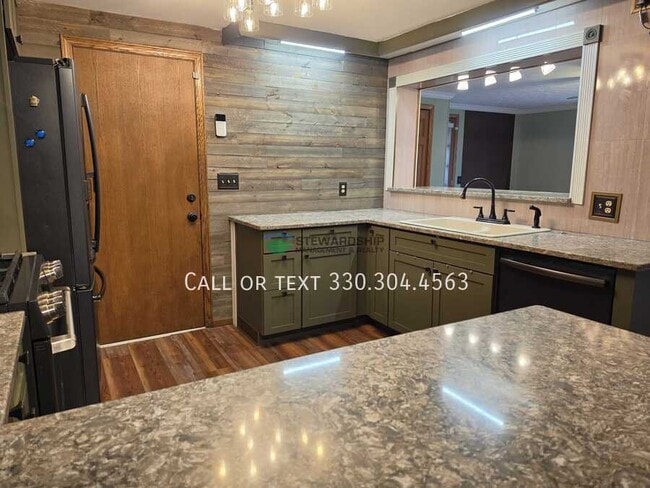 Building Photo - 1822 Woodlawn Ave NW