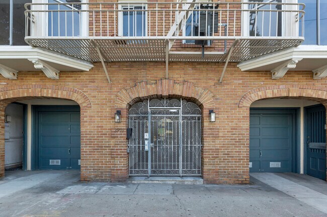 2955 Van Ness
