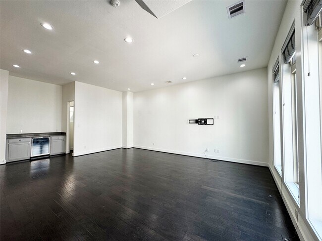 Photo - 2905 Gillespie St